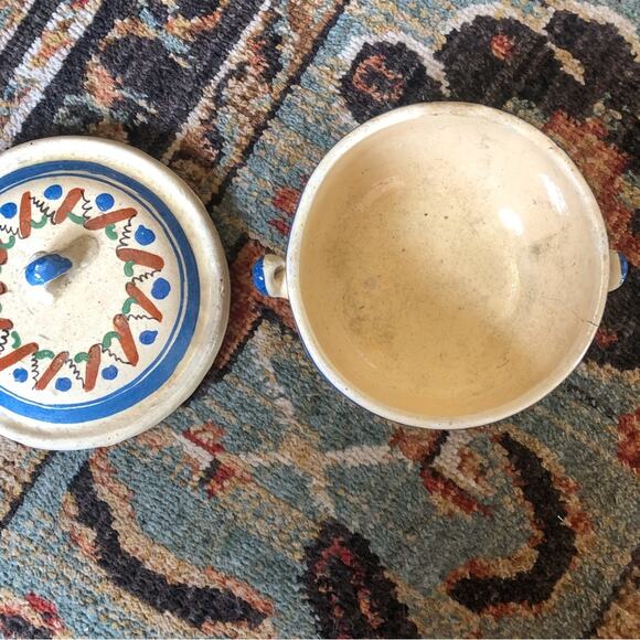 Vintage Tlaquepaque Mexican Pottery Small Pot with Lid Hand Painted - Picture 4 of 4